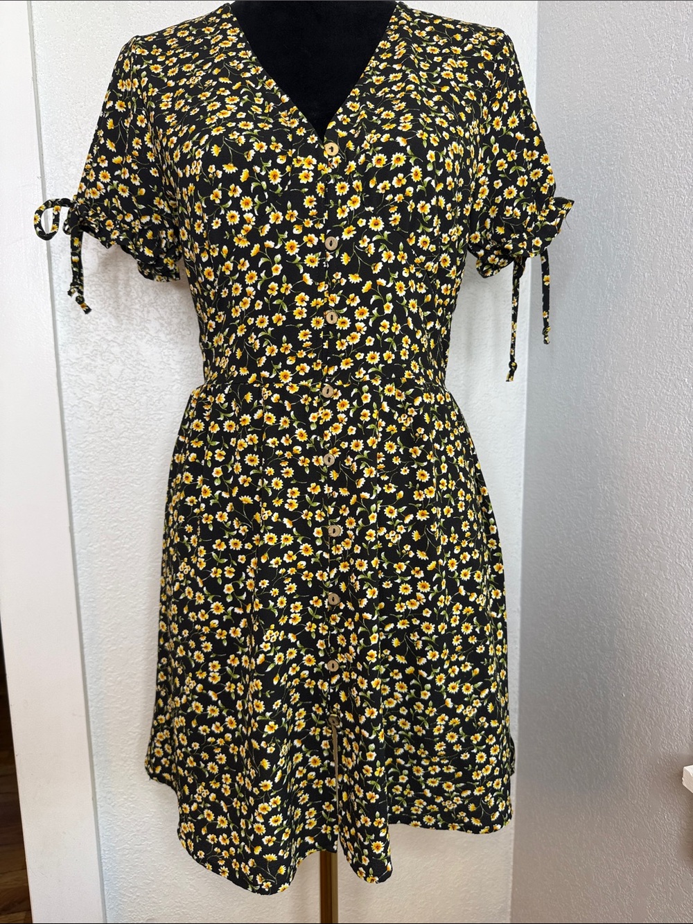 Purple Snow Black Yellow Pixie Daisy wooden Button Front Stretch Mini Dress Med